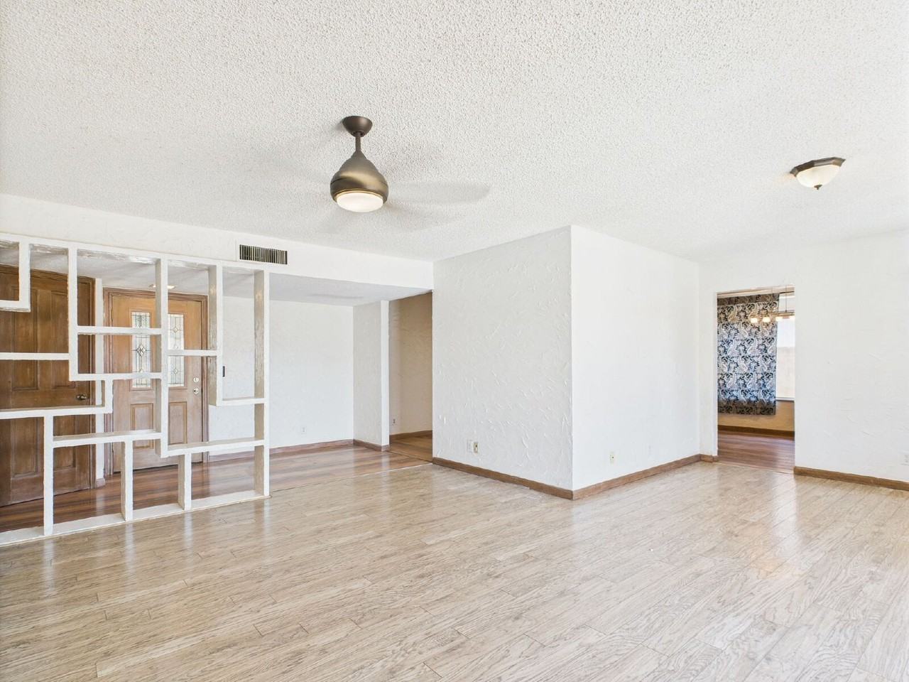 4533 W Brown St - Photo 5 of 24