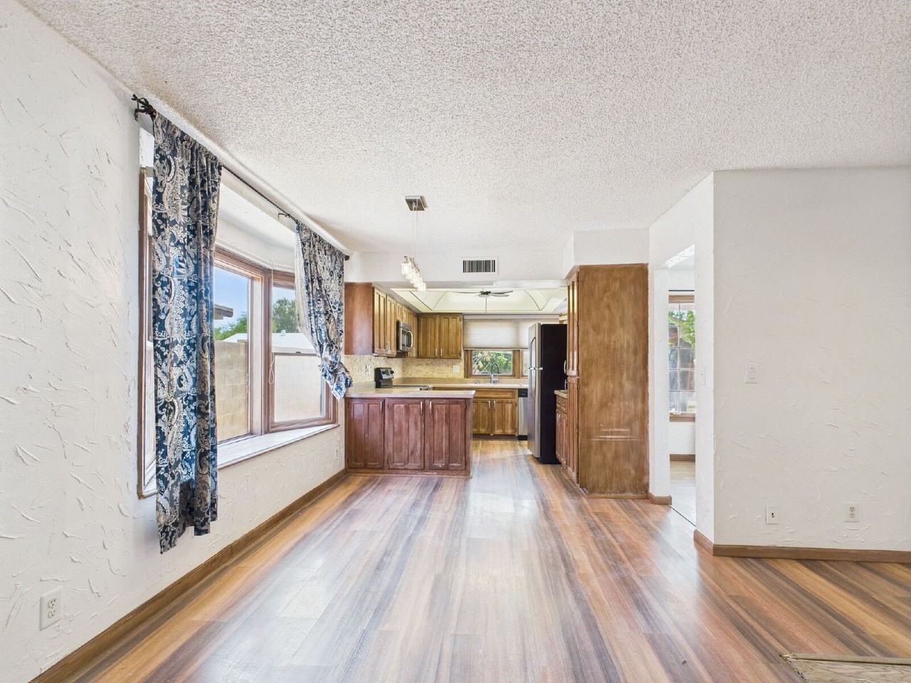 4533 W Brown St - Photo 7 of 24