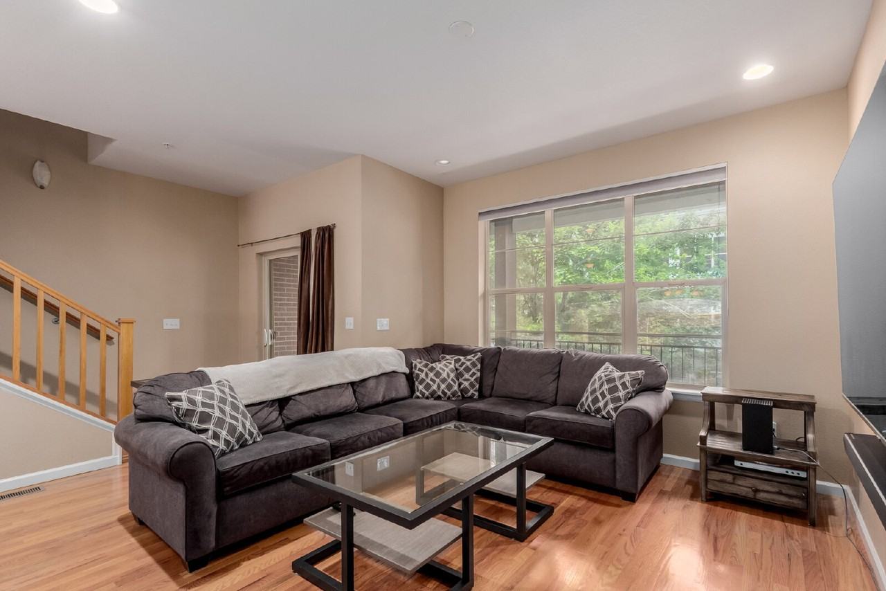 409 S Reed St - Photo 3 of 40