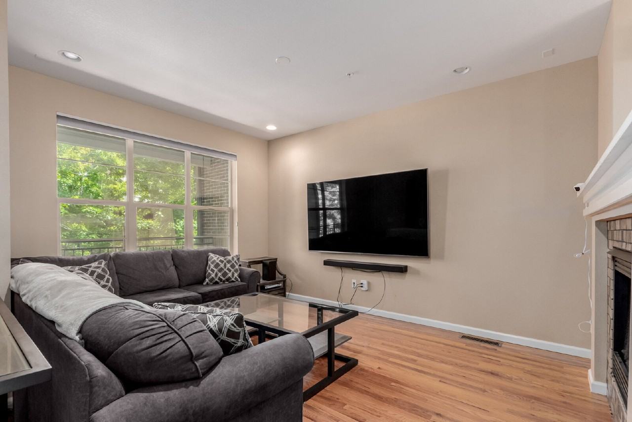 409 S Reed St - Photo 6 of 40