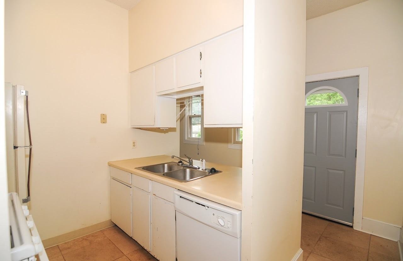1015 13th Ave Se #2 - Photo 4 of 12