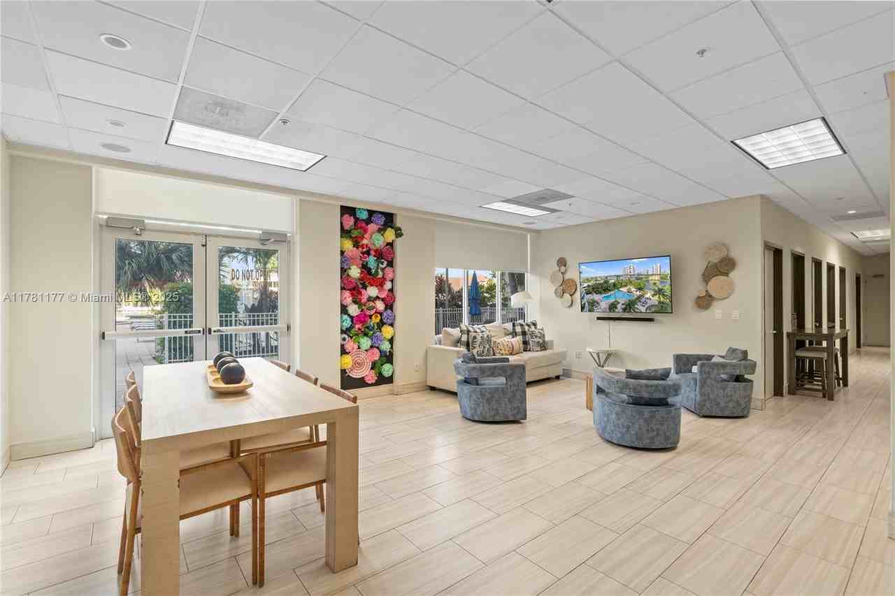 19390 Collins Ave #255 - Photo 4 of 22