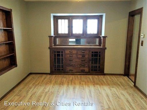 1569 Margaret St - Photo 2 of 9