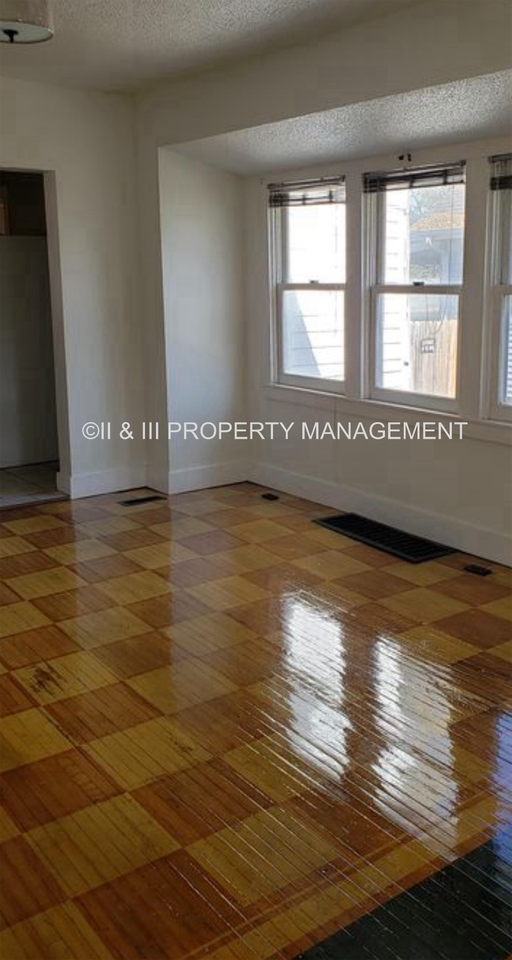 236 W 73rd Ter - Photo 5 of 12