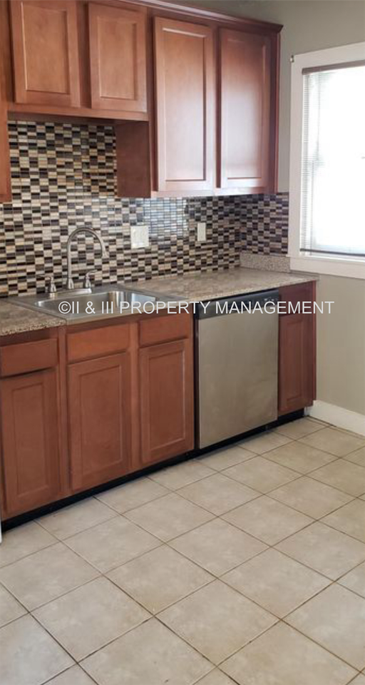 236 W 73rd Ter - Photo 7 of 12