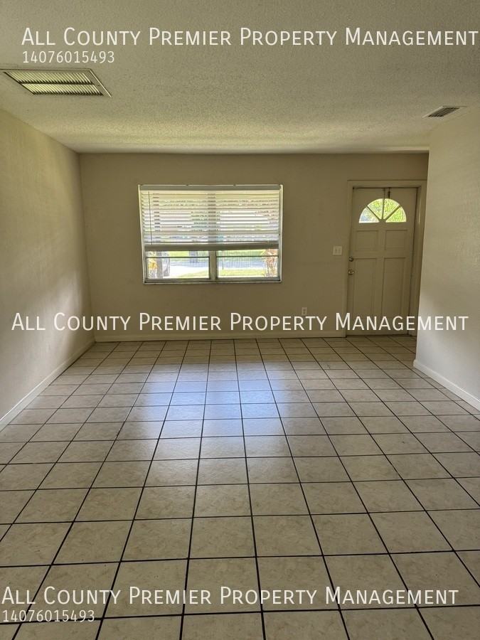 2204 Messina Ave - Photo 2 of 9