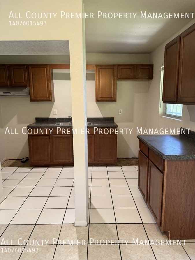 2204 Messina Ave - Photo 3 of 9