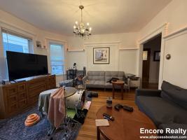 featured image of 39 Turner St #3