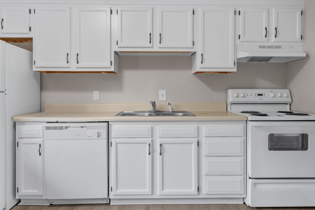 Monarch Apartments - Photo 5 of 24