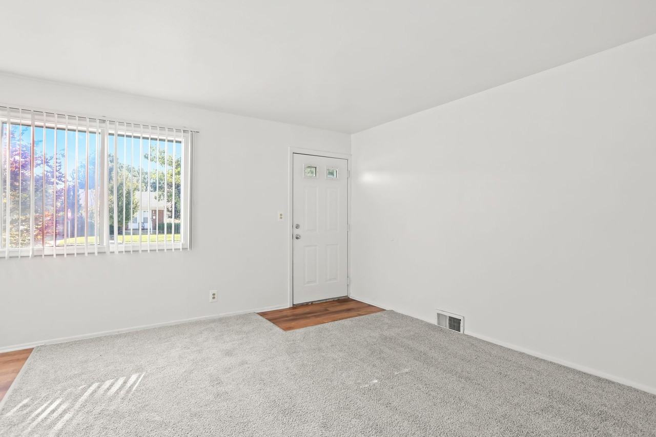 Oak Village LC - Photo 3 of 31