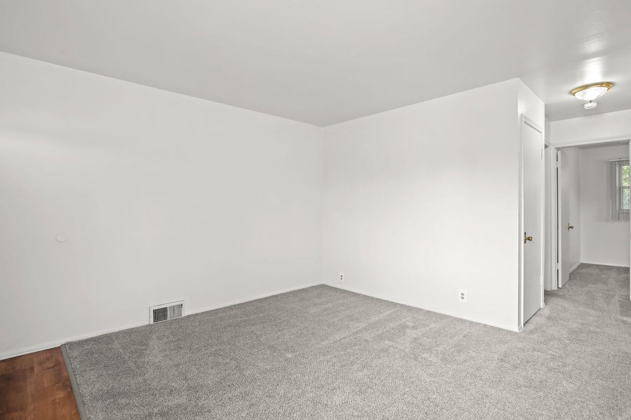 Oak Village LC - Photo 4 of 31