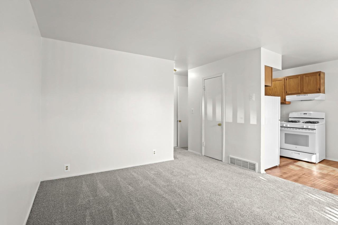 Oak Village LC - Photo 5 of 31