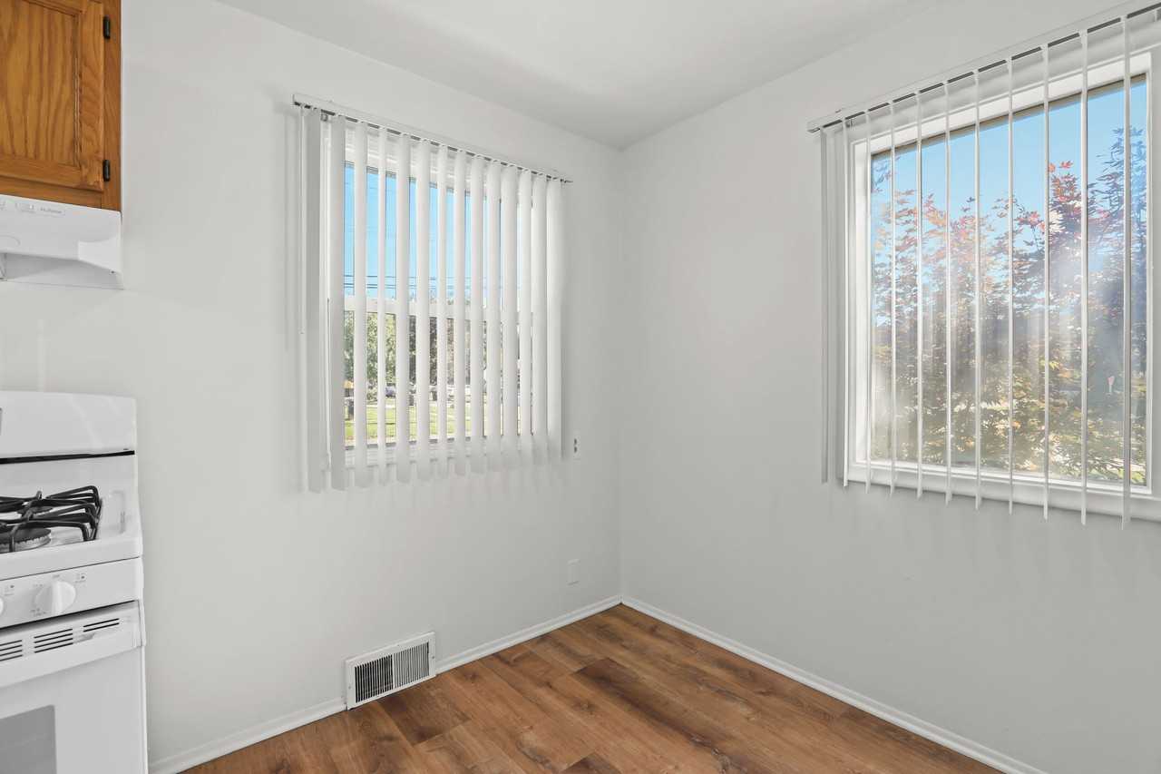 Oak Village LC - Photo 6 of 31