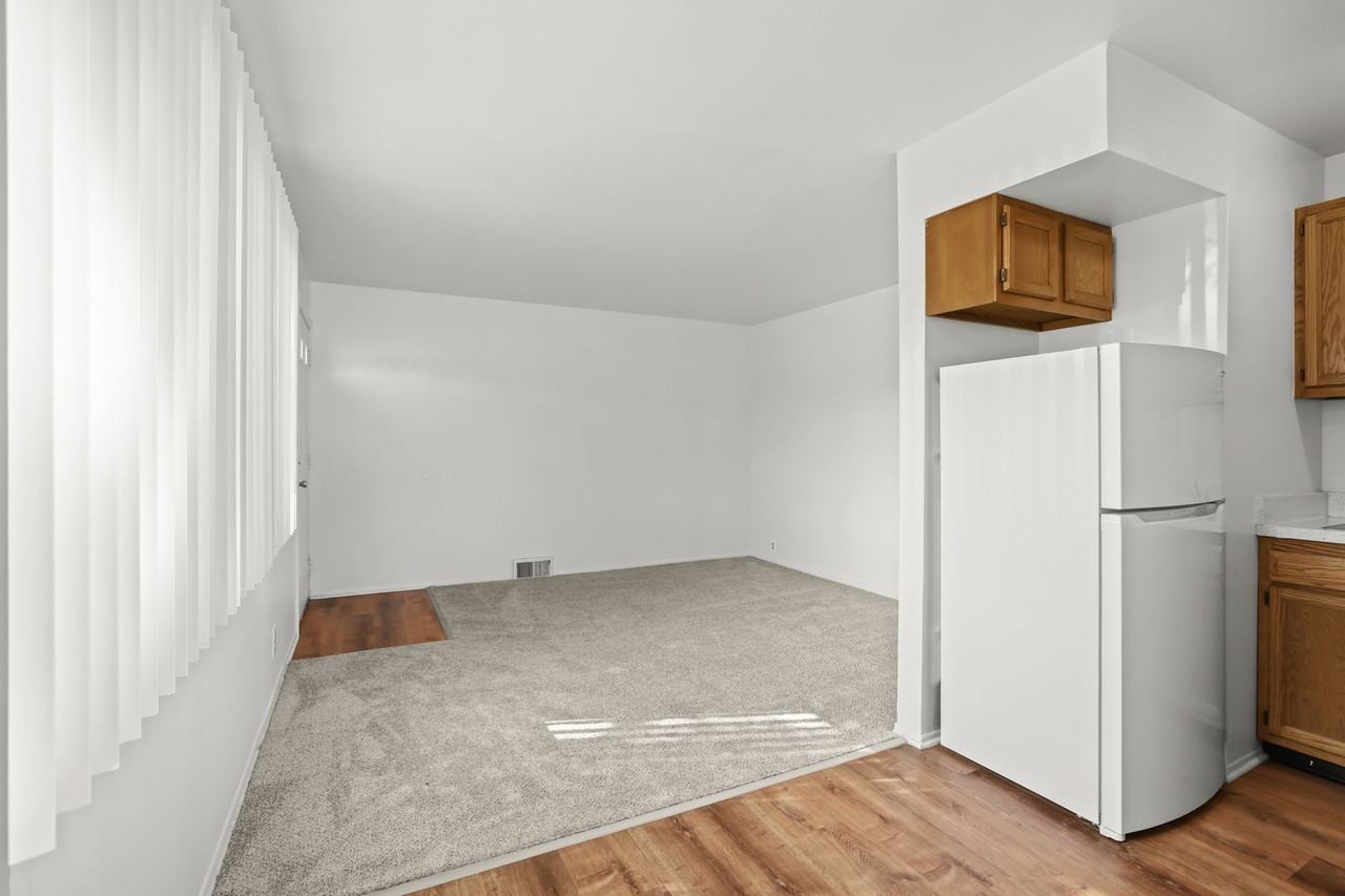 Oak Village LC - Photo 7 of 31