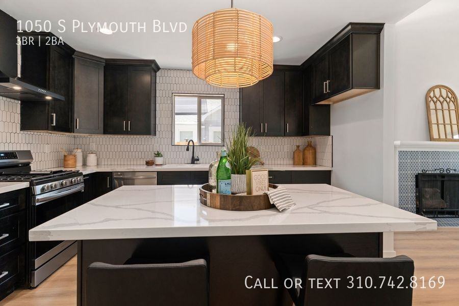 1050 S Plymouth Blvd - Photo 2 of 31