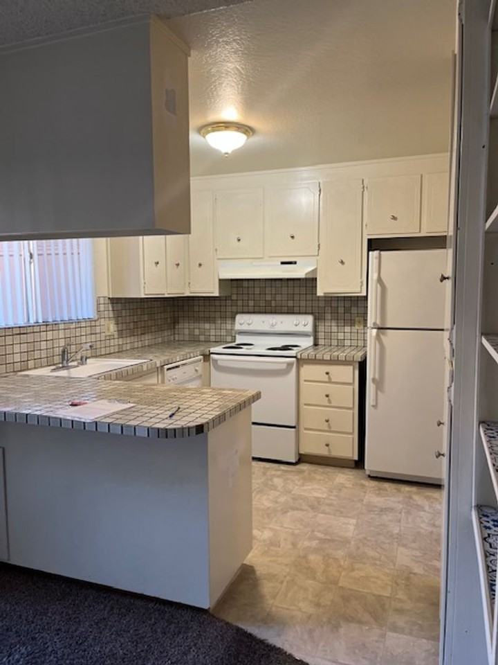 2040 Alta Loma St - Photo 3 of 5