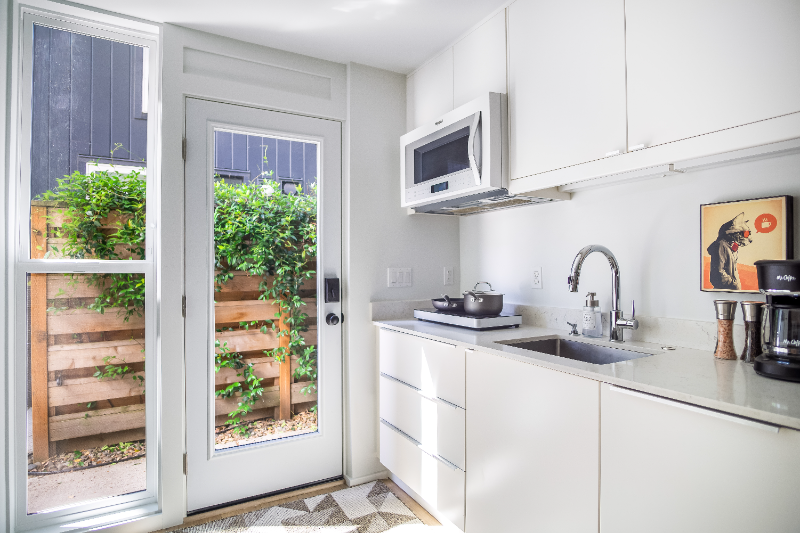 3943 Ne Mallory Ave #C - Photo 5 of 17