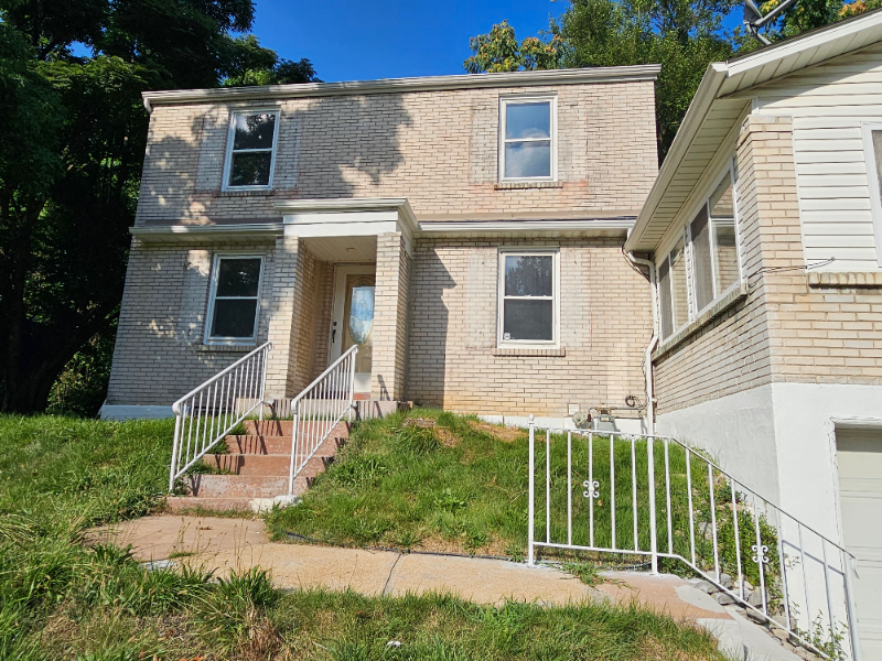 8919 Hillslope Dr - Photo 2 of 12