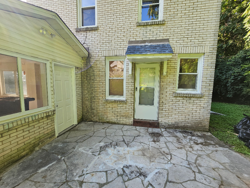 8919 Hillslope Dr - Photo 3 of 12