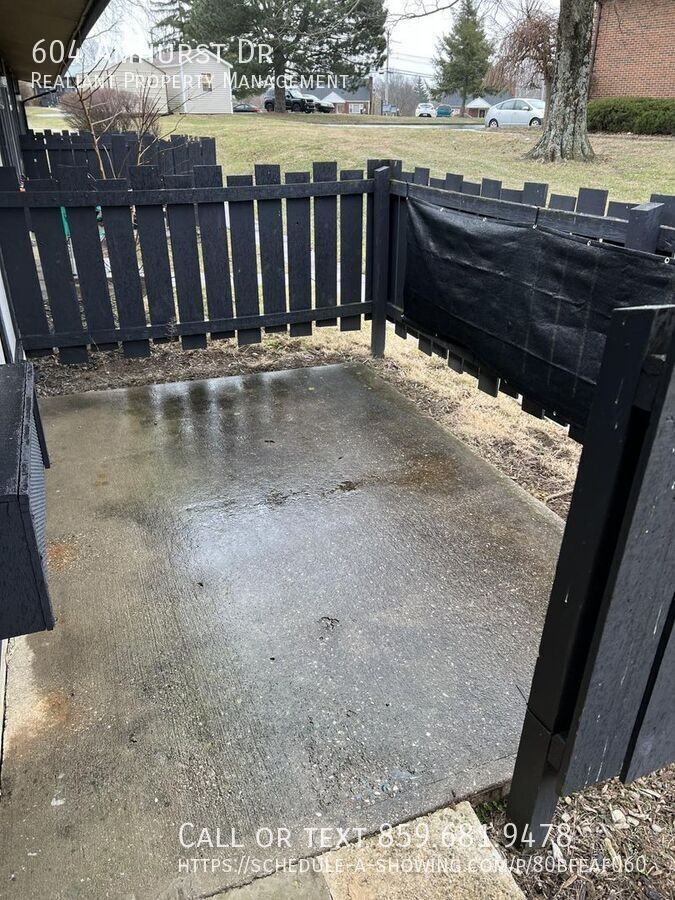 604 Amhurst Dr - Photo 2 of 12