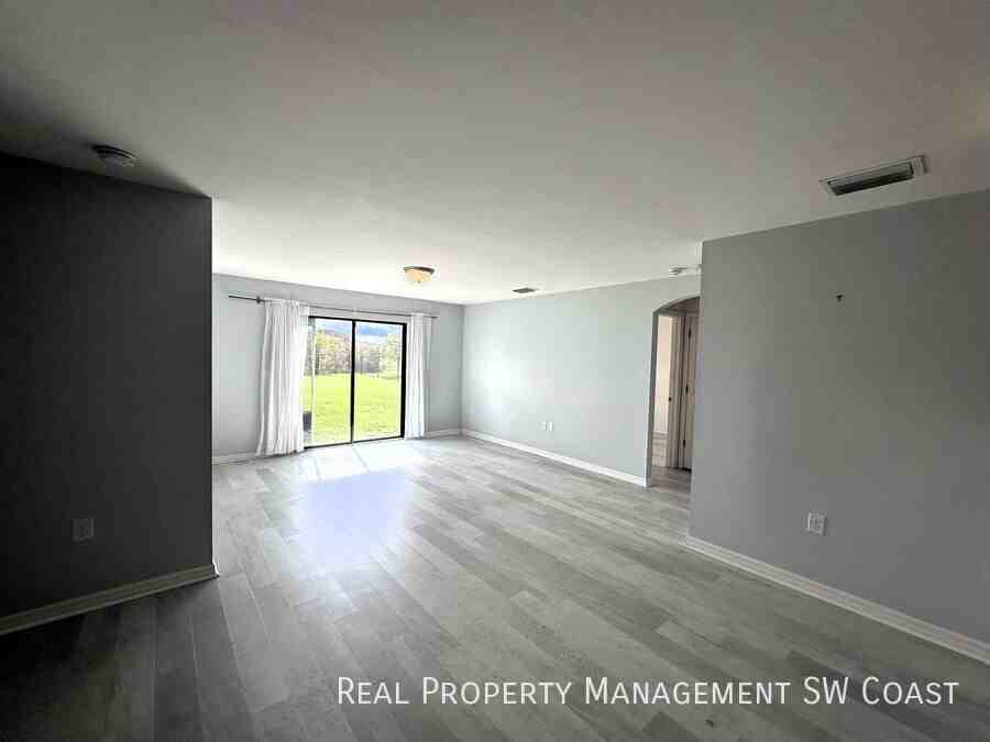 438 Shadow Lakes Drive - Photo 3 of 19