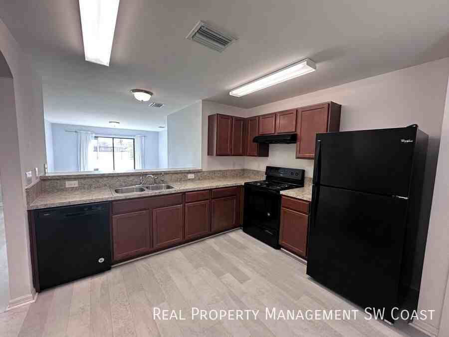 438 Shadow Lakes Drive - Photo 5 of 19