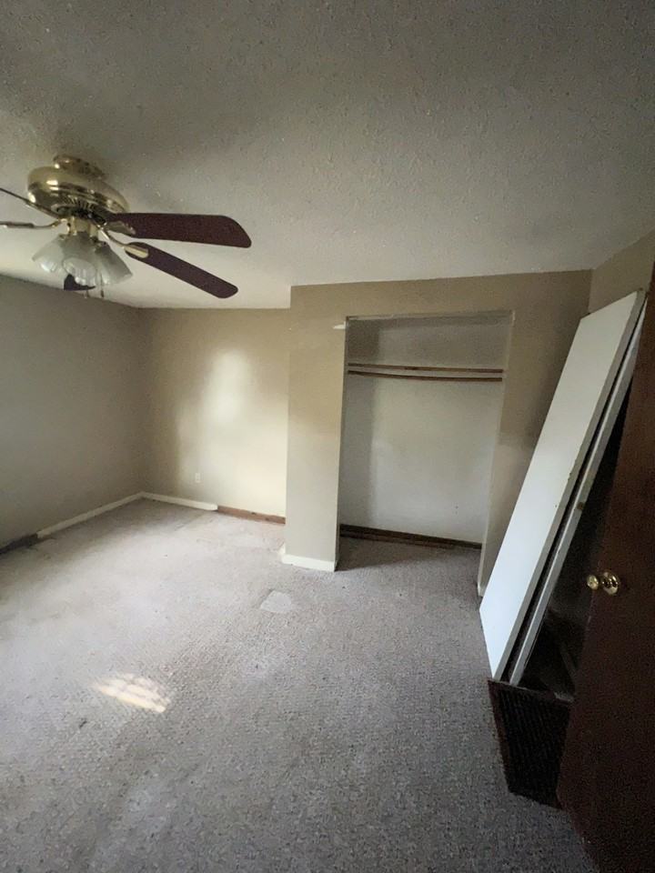 403 East Division Street - Photo 5 of 22