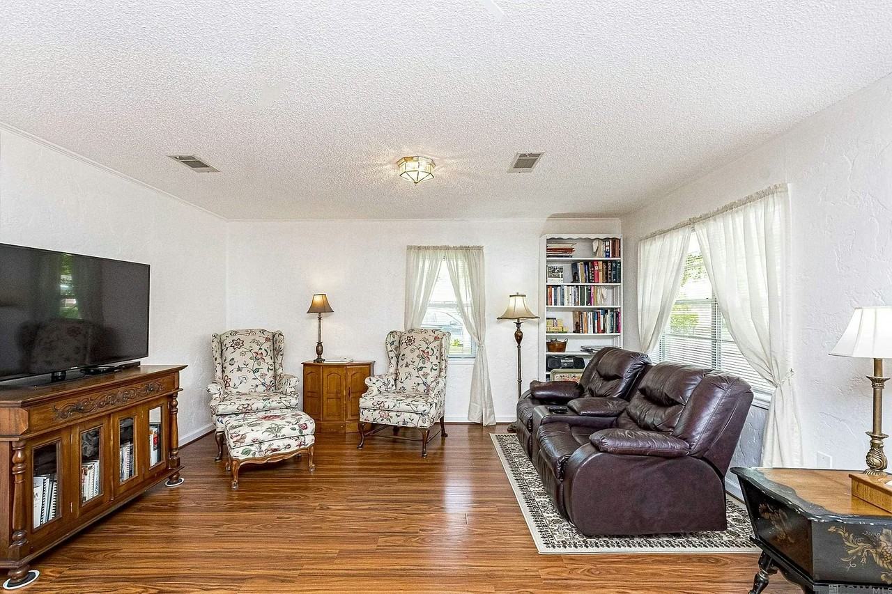 404 Hood St, Unit B - Photo 2 of 6