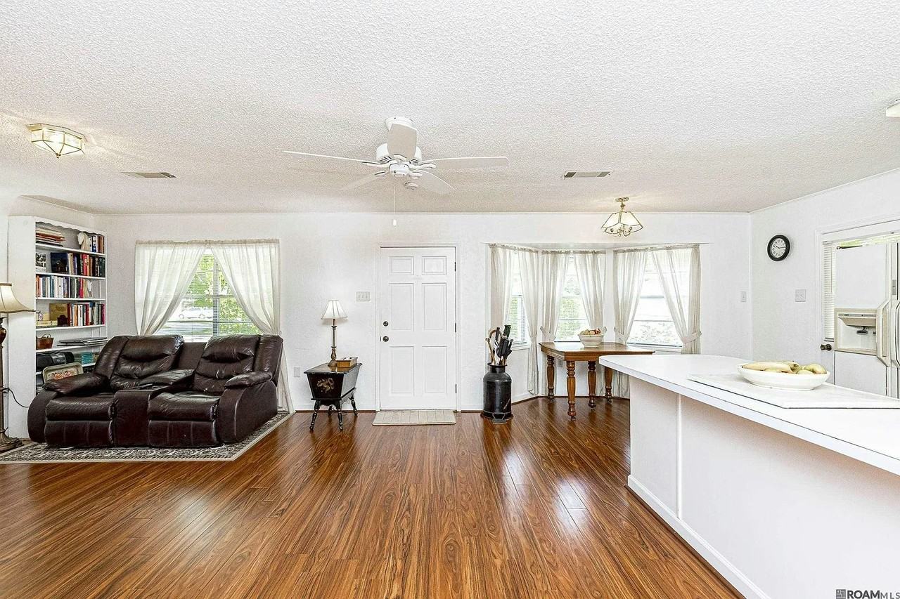 404 Hood St, Unit B - Photo 3 of 6