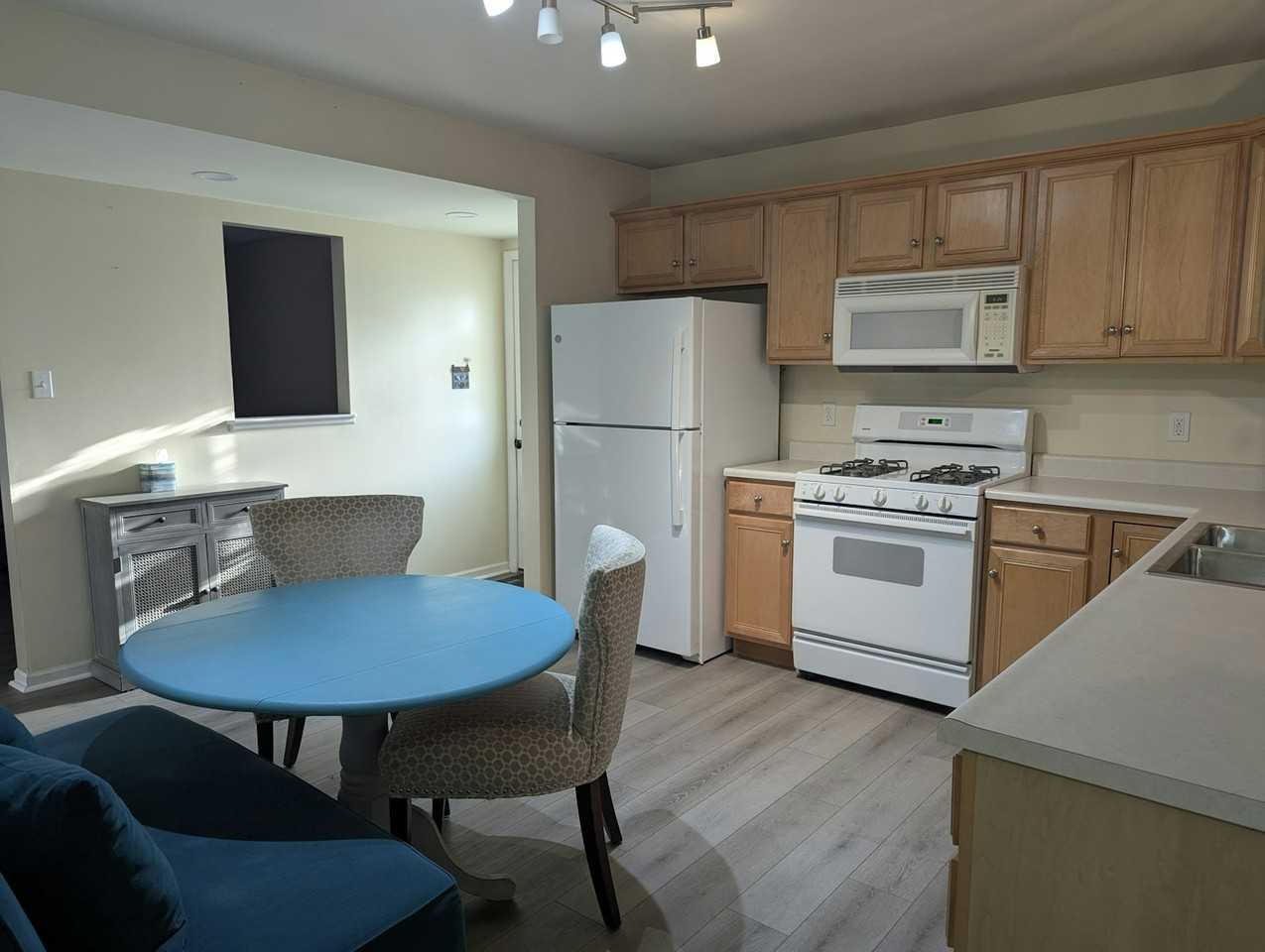 3510 Wicker Ave - Photo 3 of 11