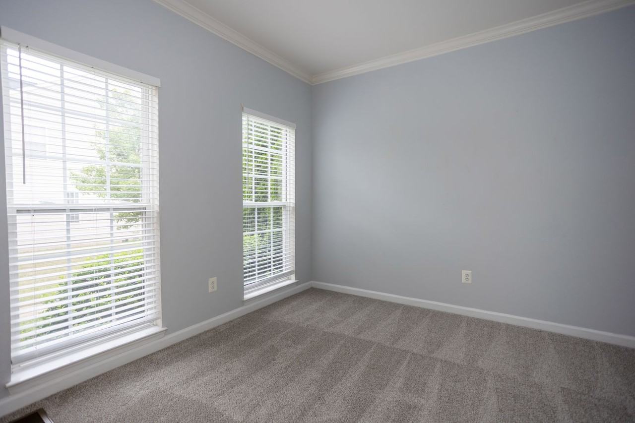 6004 Abernethy Ln - Photo 3 of 50