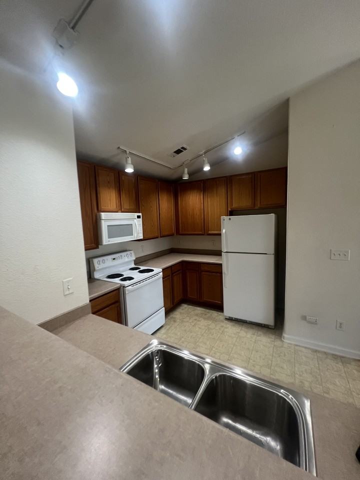 5551 W 29th St #423 - Photo 2 of 13