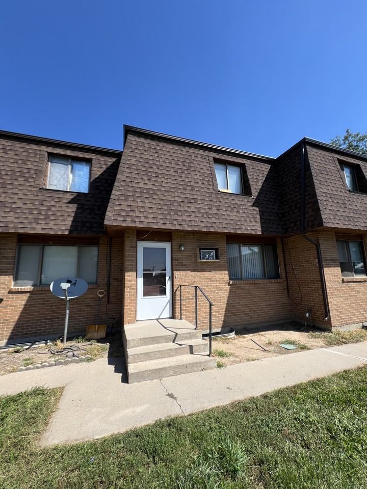 2530 49th Avenue Court - Photo 2 of 9