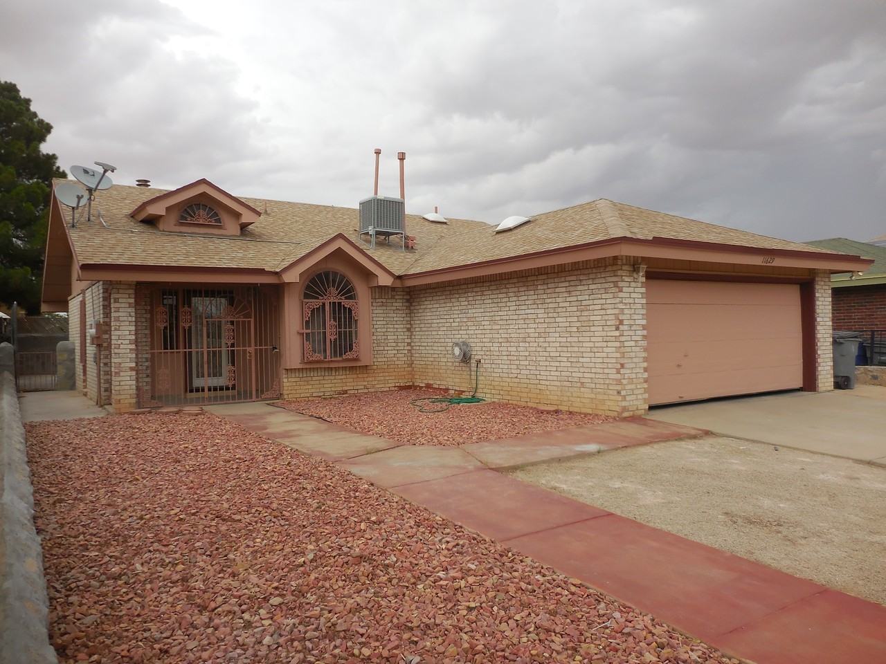 11629 Kristy Weaver Drive - Photo 2 of 31