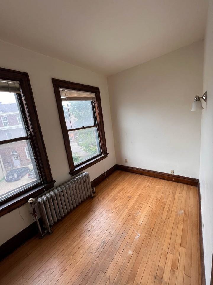 612 Howard Place - Photo 3 of 35
