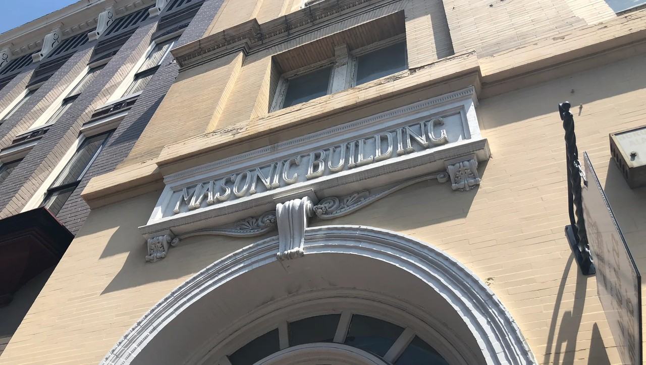 13 West Beverley Street - Photo 2 of 15