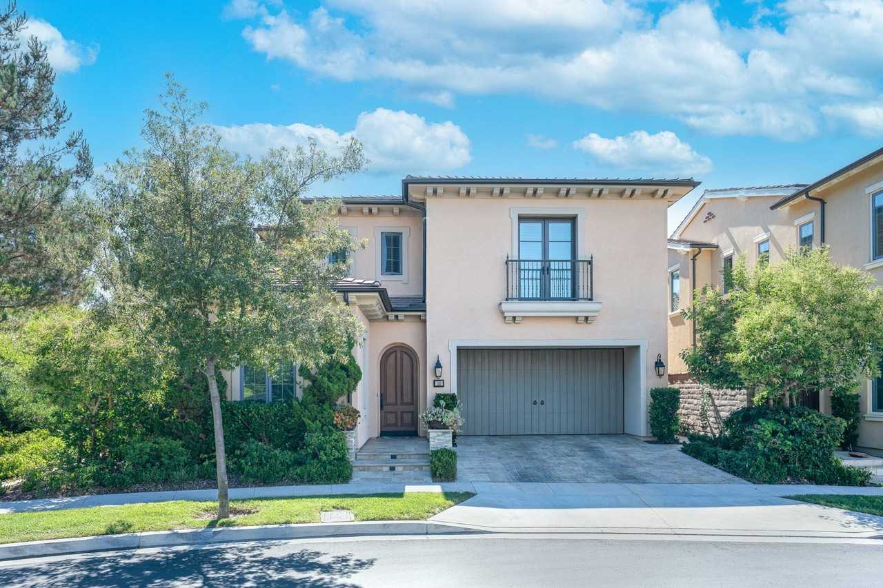 51 Thoroughbred - Photo 2 of 25