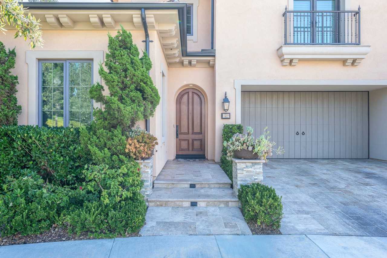 51 Thoroughbred - Photo 3 of 25