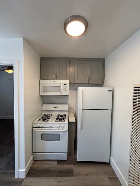 2002 Vineyard Ave. - Photo 2 of 12