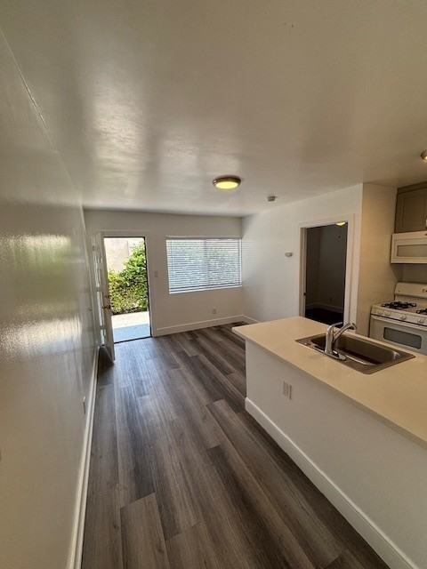 2002 Vineyard Ave. - Photo 3 of 12