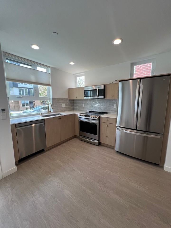 902 Nw 56th St #D - Photo 4 of 24