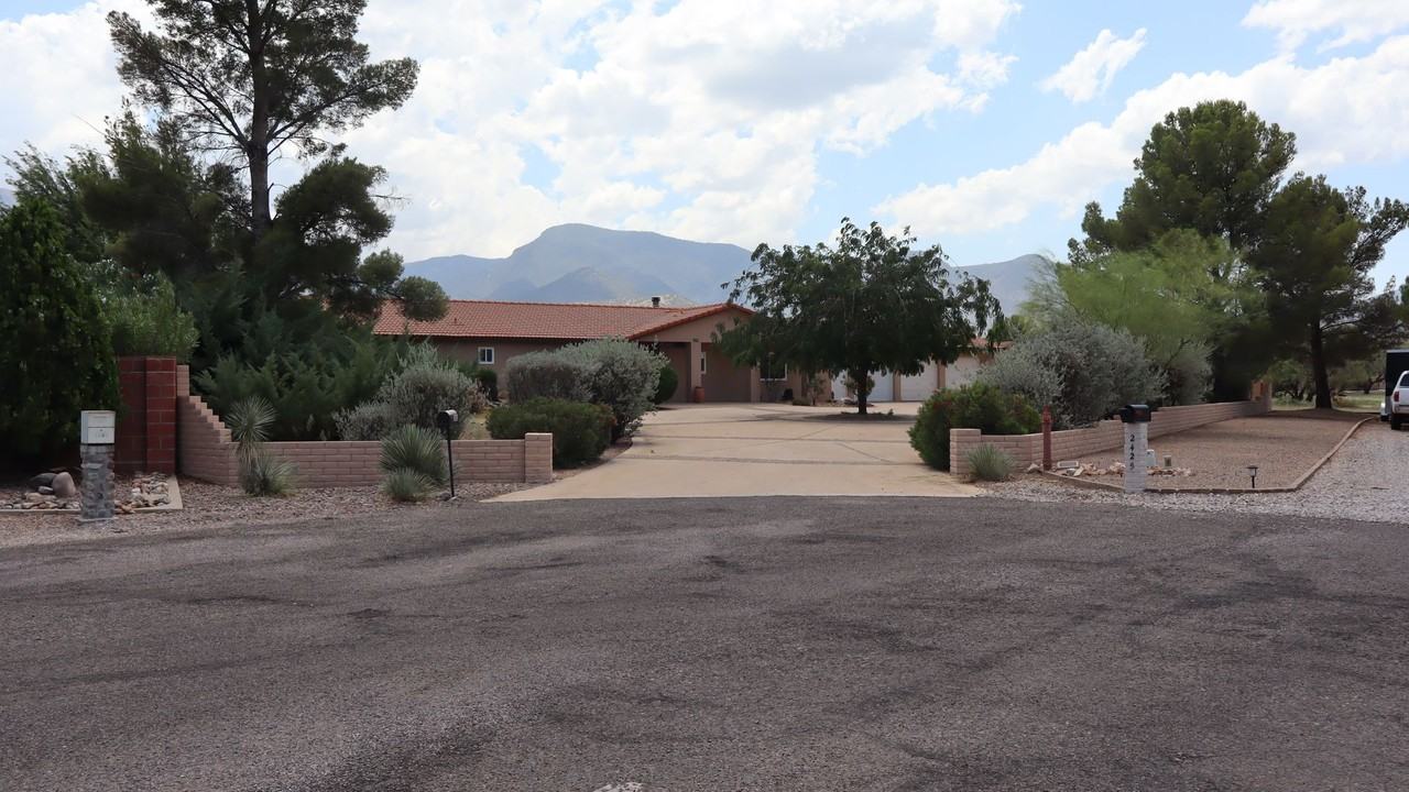 2428 E Sauk Ct - Photo 2 of 30