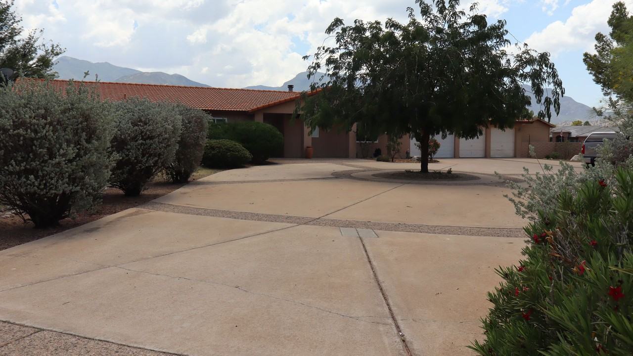 2428 E Sauk Ct - Photo 3 of 30