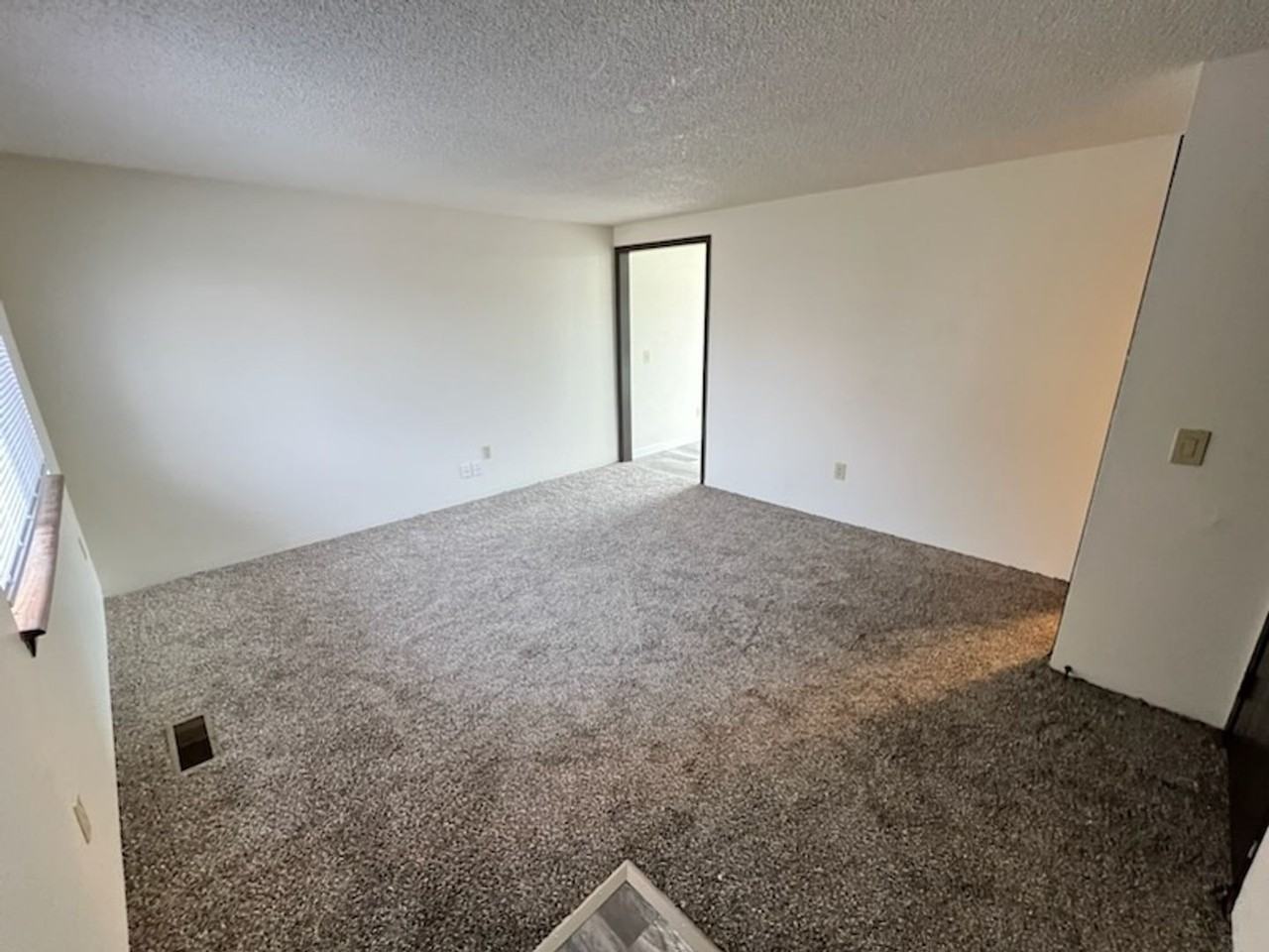 306 2nd St Se - Photo 2 of 11