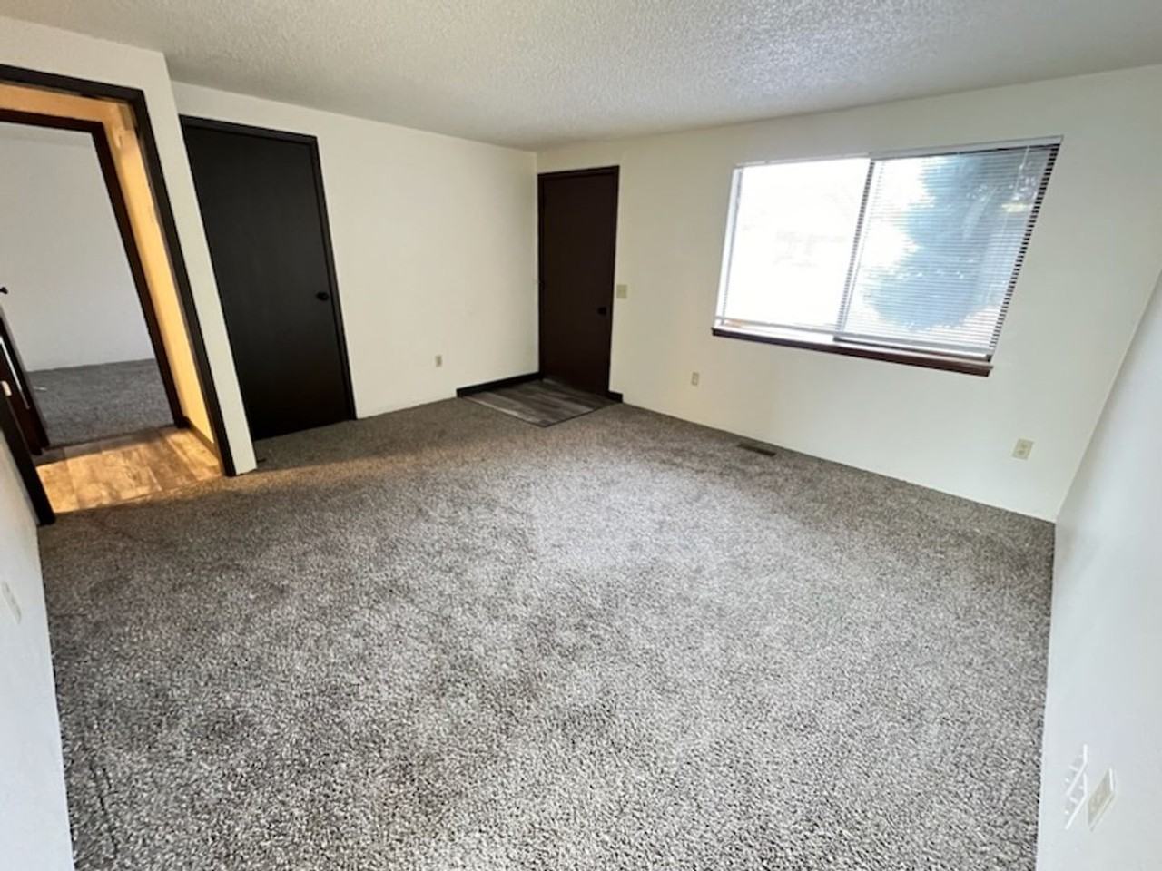 306 2nd St Se - Photo 3 of 11