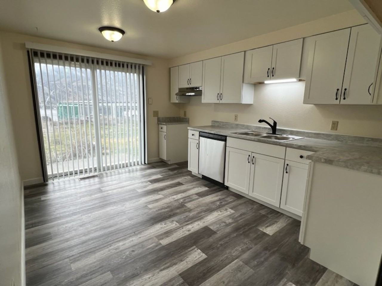 306 2nd St Se - Photo 4 of 11