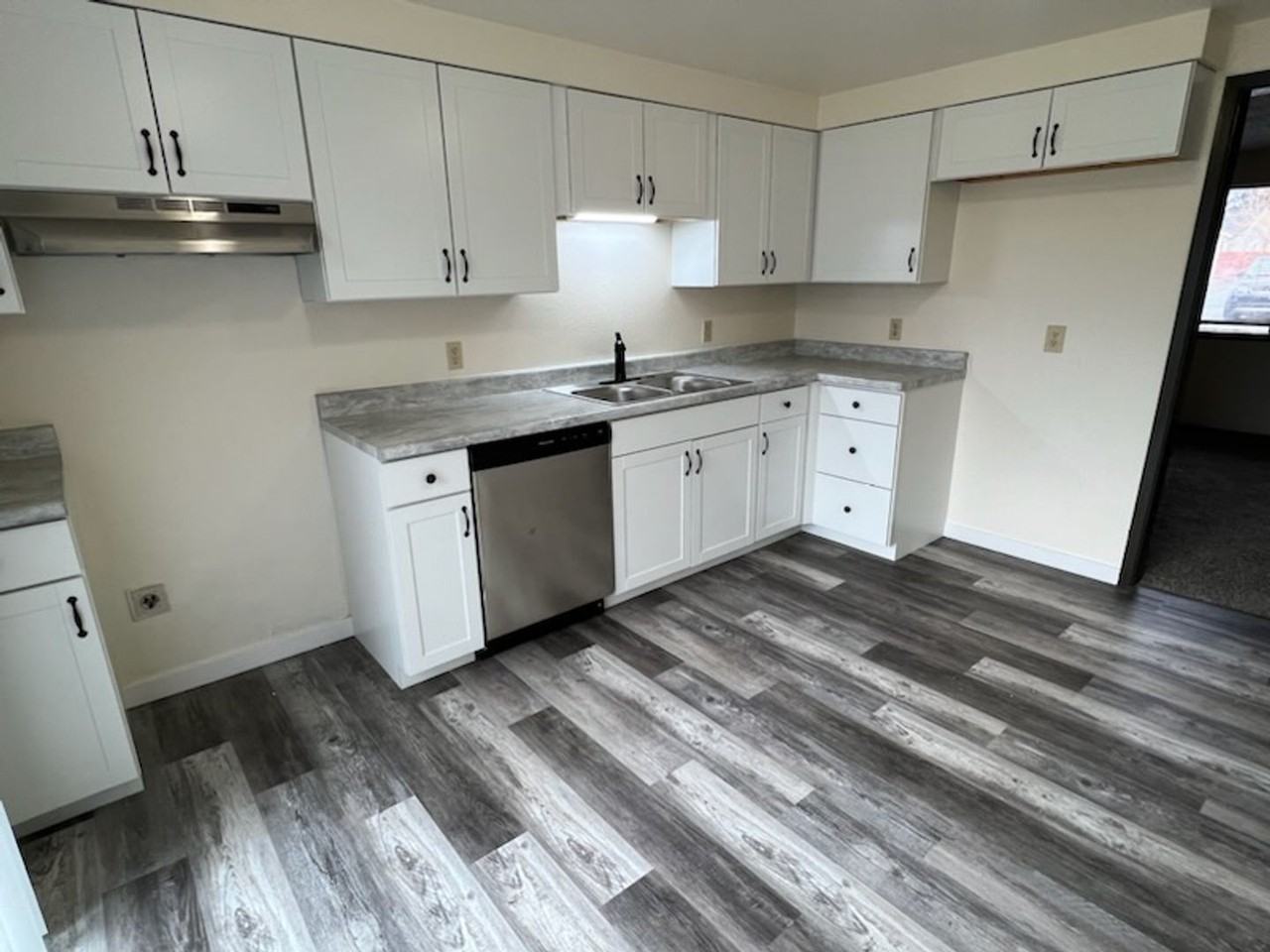 306 2nd St Se - Photo 5 of 11
