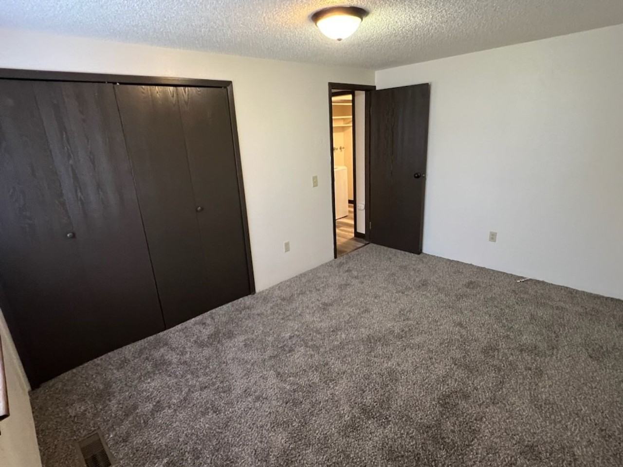 306 2nd St Se - Photo 7 of 11