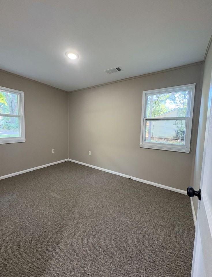 7827 Nimitz Rd - Photo 3 of 10