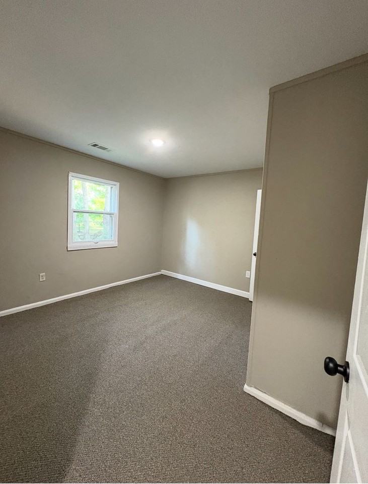 7827 Nimitz Rd - Photo 4 of 10